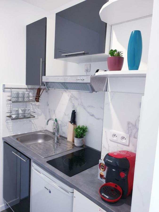 All-In-One Hyper Centre La Rochelle ลาโรแชล ภายนอก รูปภาพ