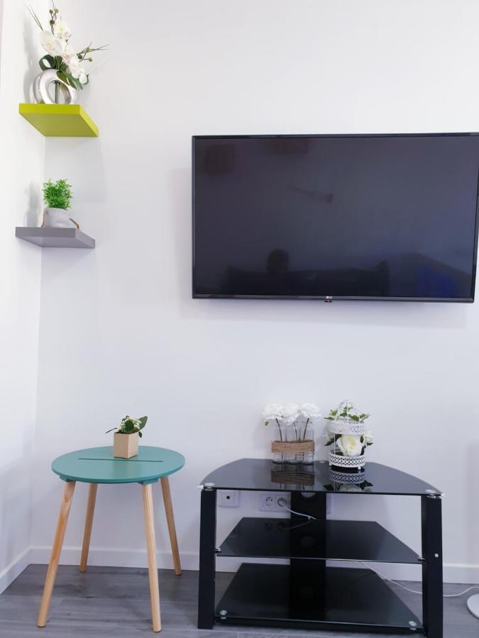 All-In-One Hyper Centre La Rochelle ลาโรแชล ภายนอก รูปภาพ